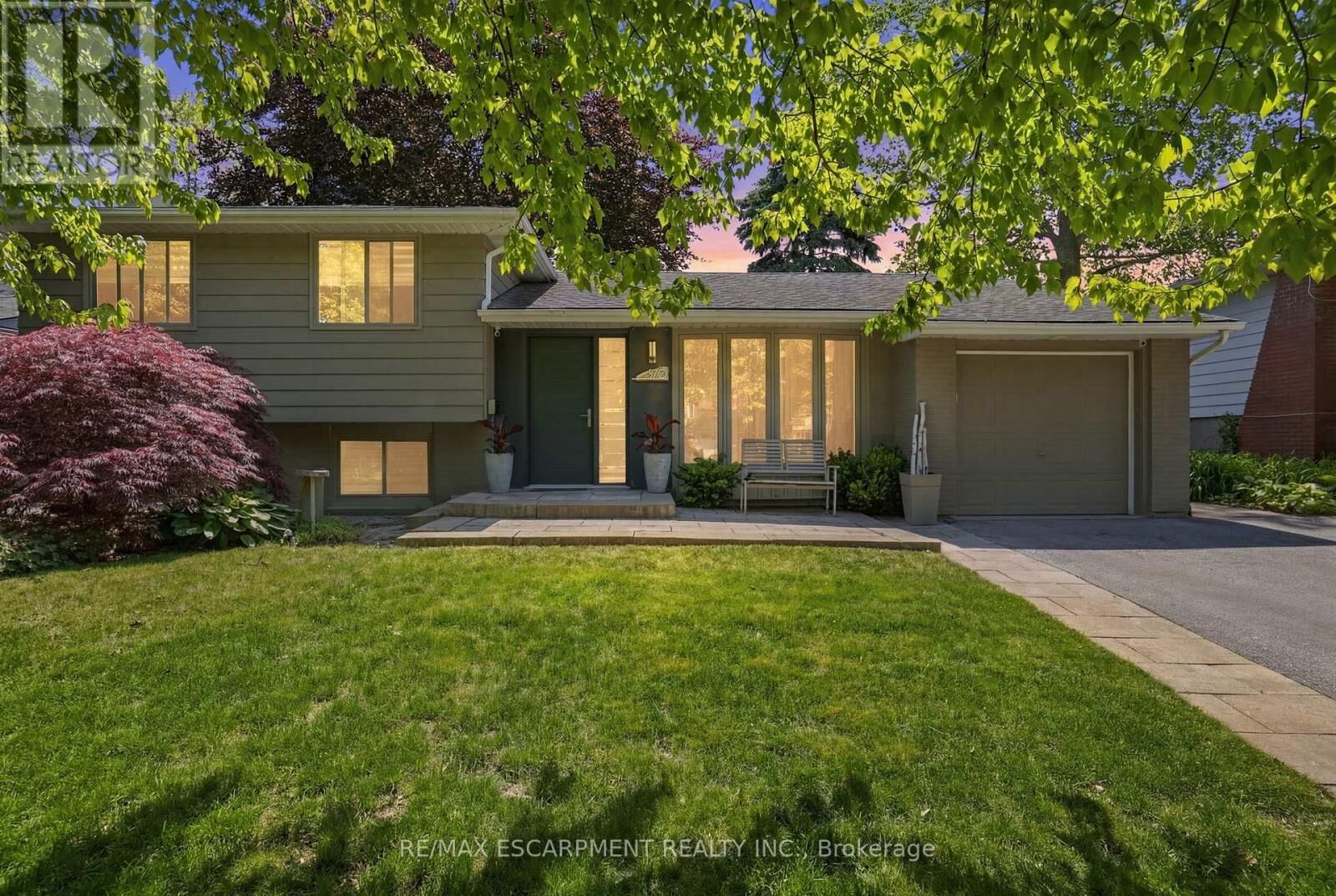 Property Photo:  570 Rosedale Crescent  ON L7N 2T1 
