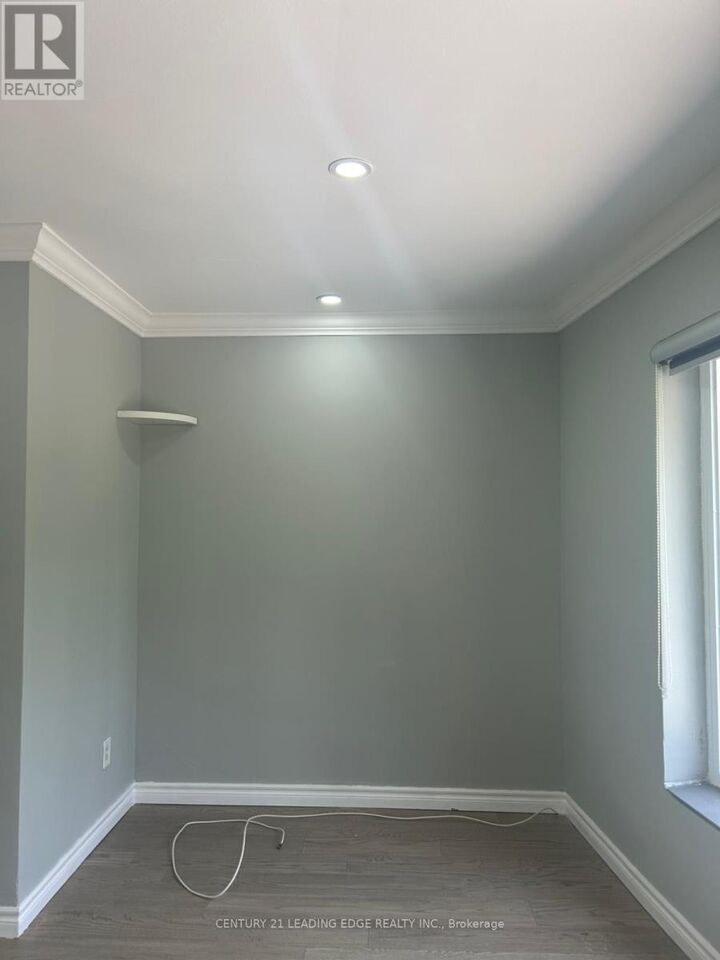 Property Photo:  552A Sheppard Avenue West  ON M3H 2R9 