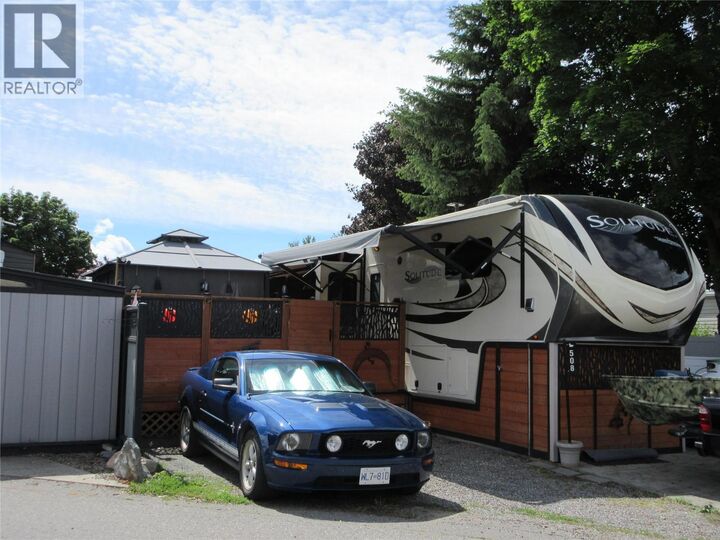 Property Photo: 415 Commonwealth Road 508 BC V4V 1P4