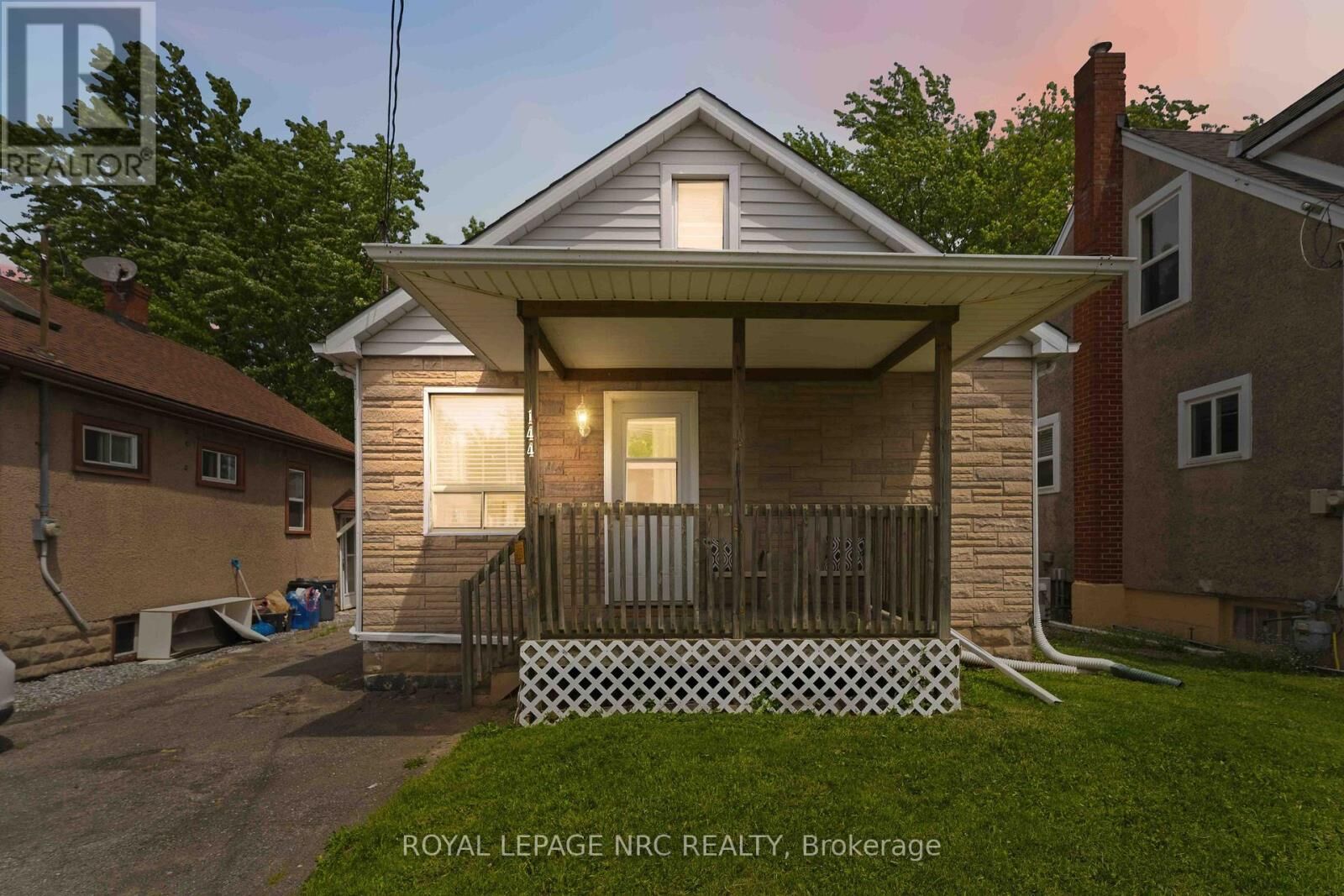 Property Photo:  144 McAlpine Avenue South  ON L3B 1T6 