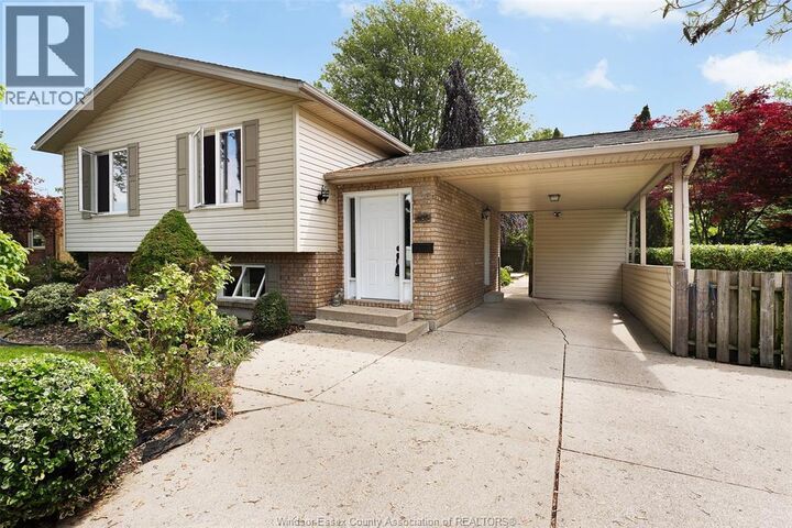 Property Photo:  906 Bayview Avenue  ON N9Y 3M2 