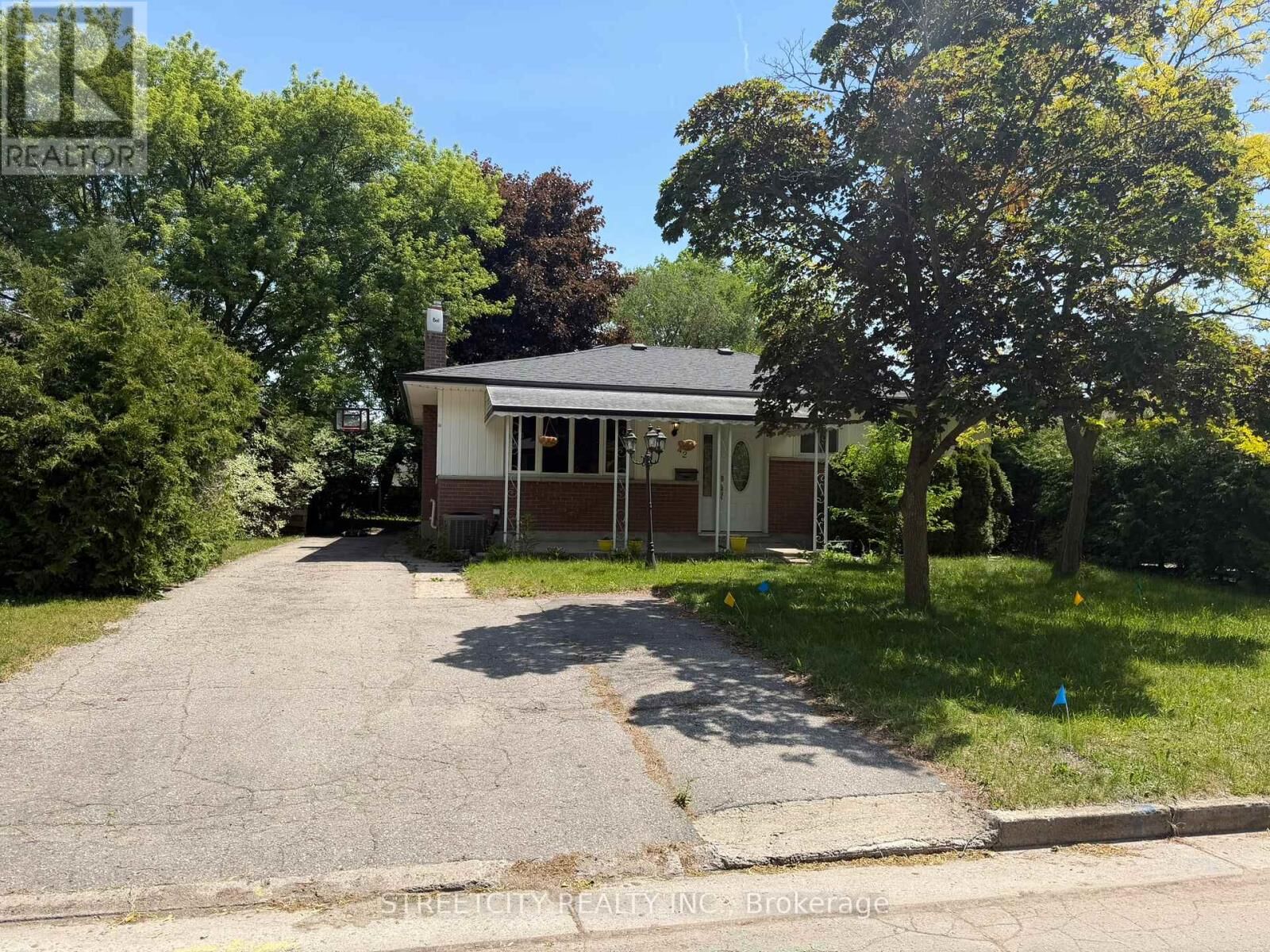 Property Photo:  42 Oneida Road  ON N5V 2X1 