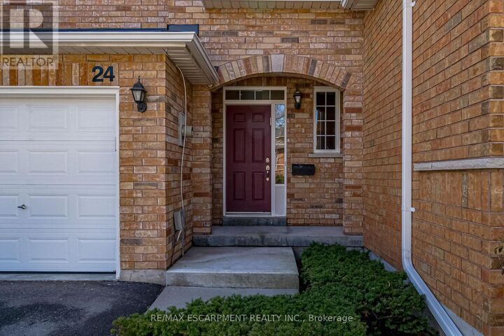 Property Photo:  10 Davidson Boulevard 24  ON L9H 7N9 