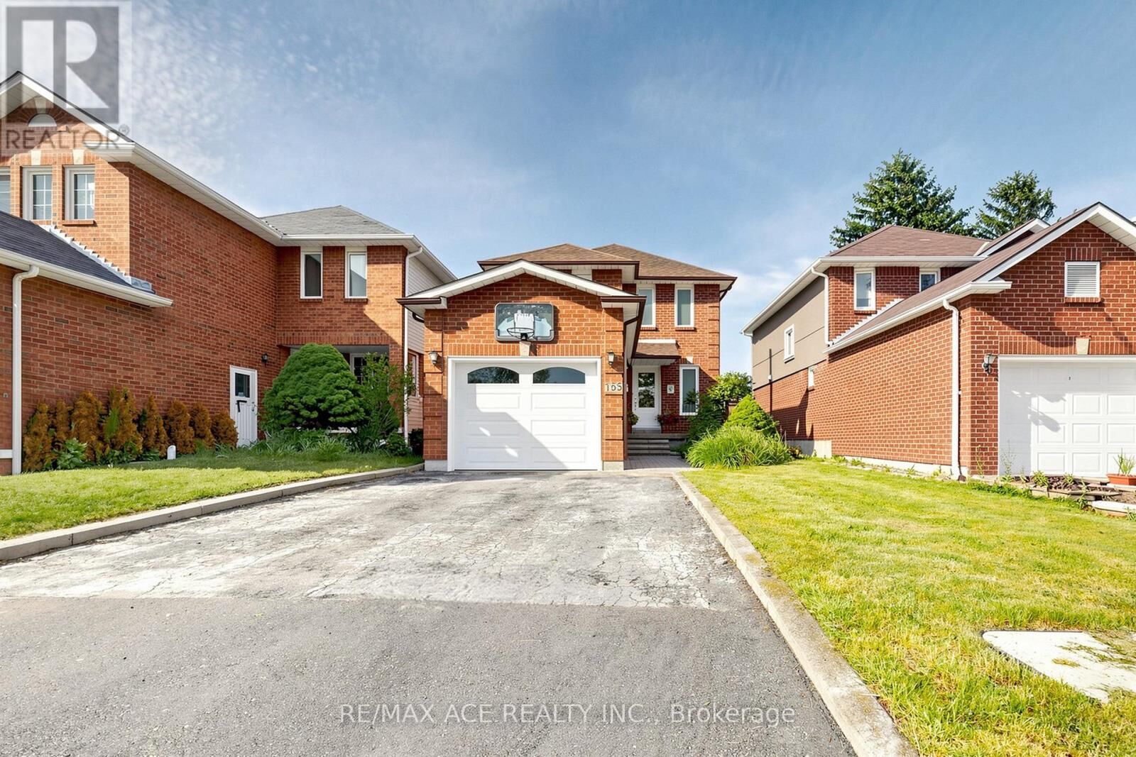 Photo de la propriété: 159 Heale Avenue ON M1N 3Y2