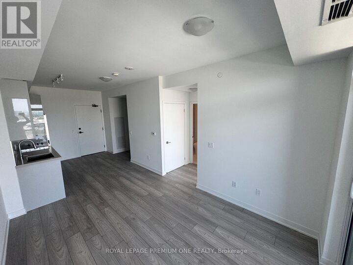 Photo de la propriété: 498 Caldari Road 1325 ON L4K 0R6