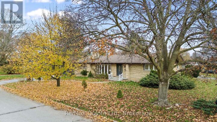 Property Photo:  5 Stanley Park Drive  ON K8N 4N1 