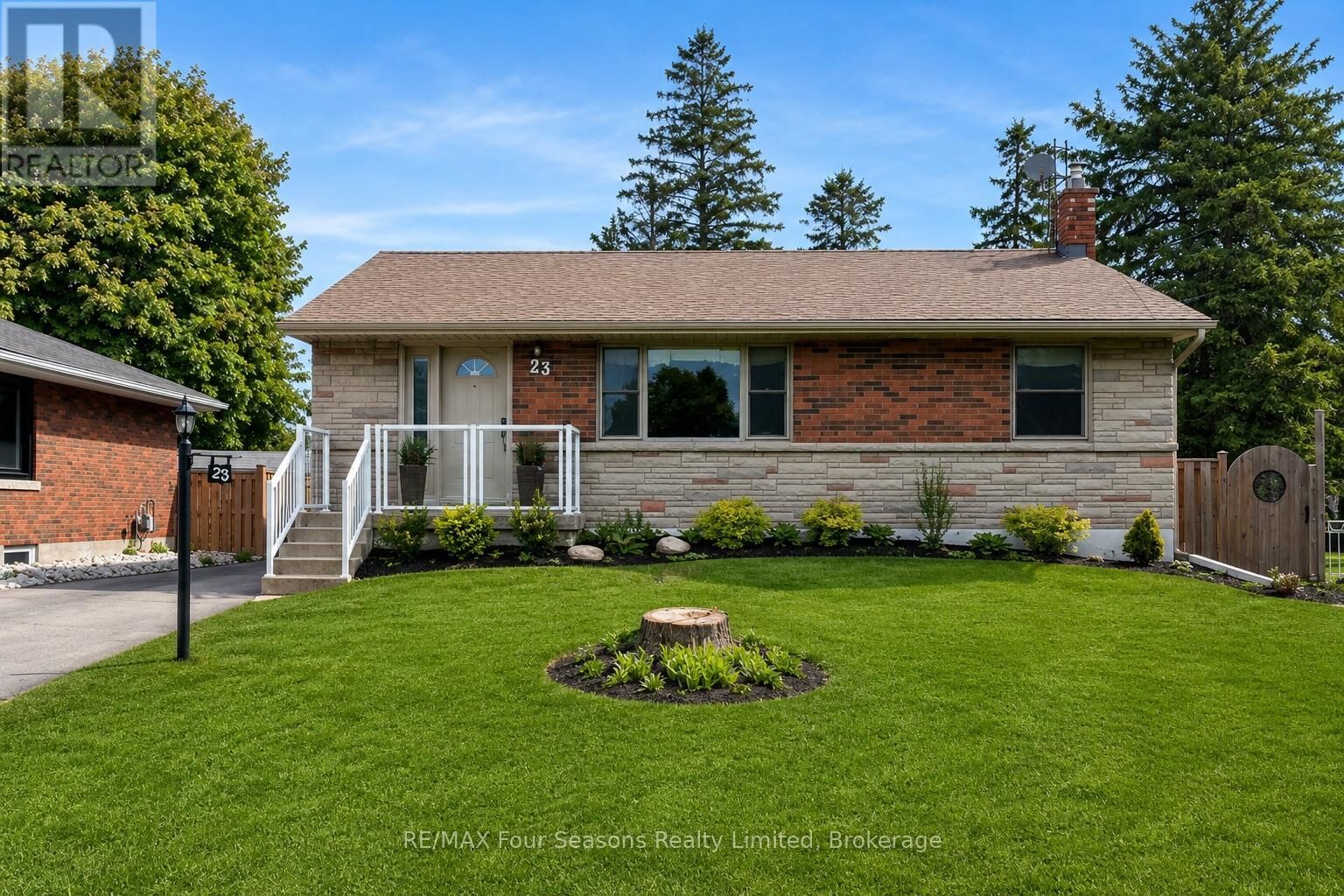 Property Photo:  23 Camille Court  ON L8T 2C8 