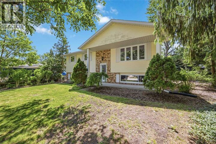 Property Photo:  315 Willow Crescent  ON N0N 1G0 