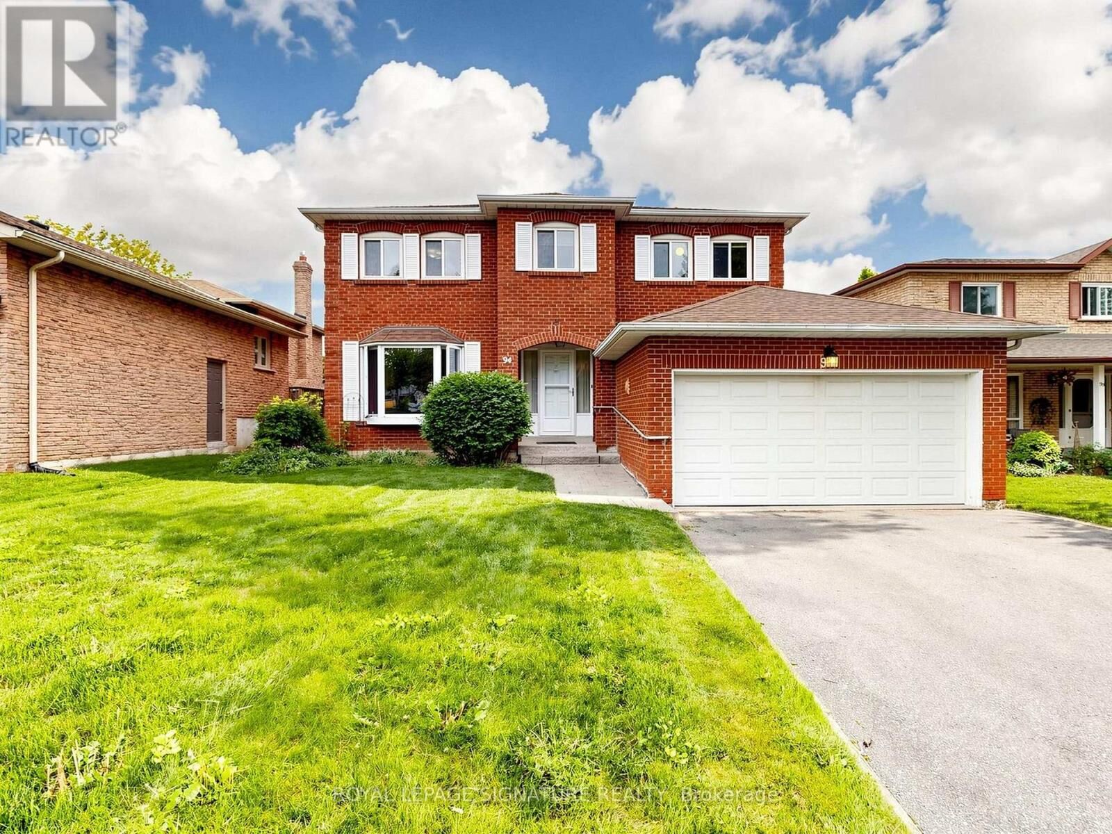 Property Photo:  94 Howlett Avenue  ON L3Y 5S5 