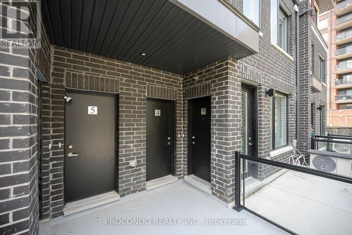 Property Photo:  3560 Colonial Drive Unit 3  ON L5L 5R9 