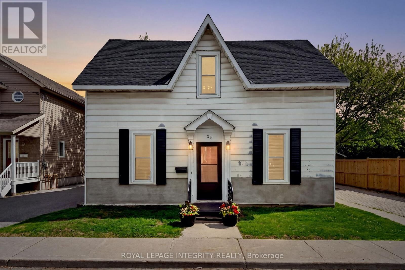 Property Photo: 33 Rochester Street ON K7C 2P9
