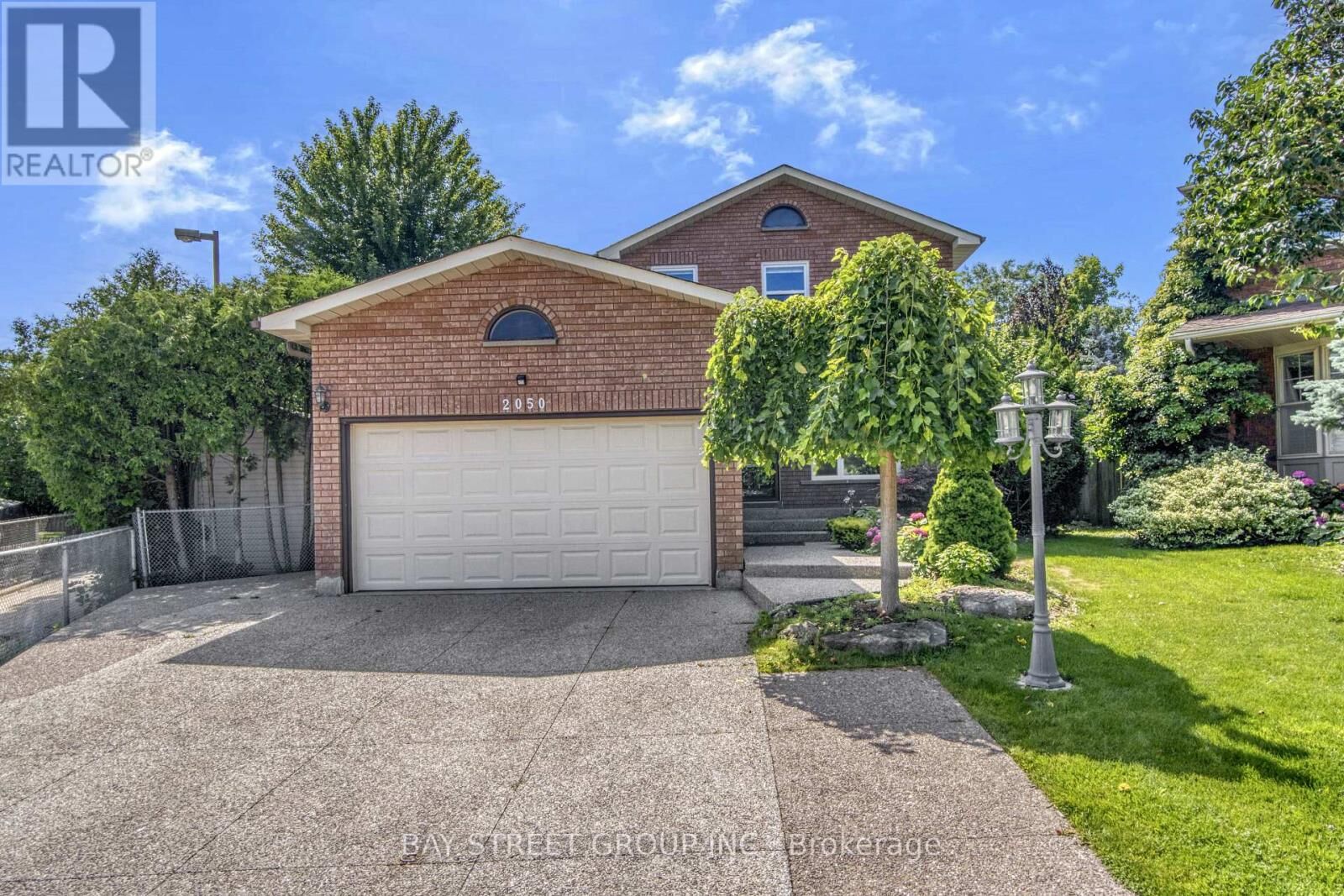Property Photo:  2050 Teeside Court  ON L5M 3E5 