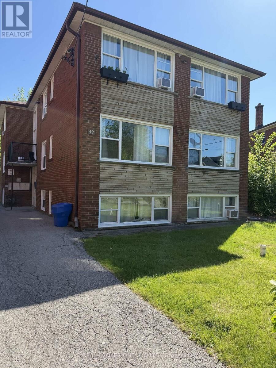 Property Photo:  42 Burlington Street 3  ON M8V 2L2 