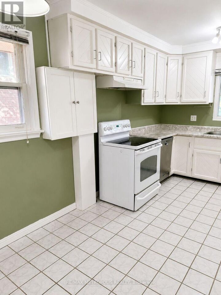Property Photo:  266 Napier Street Main  ON L4M 1X9 