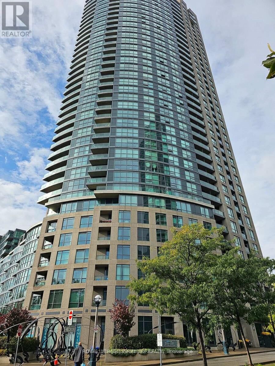 Property Photo:  219 Fort York Boulevard 1810  ON M5V 1B1 