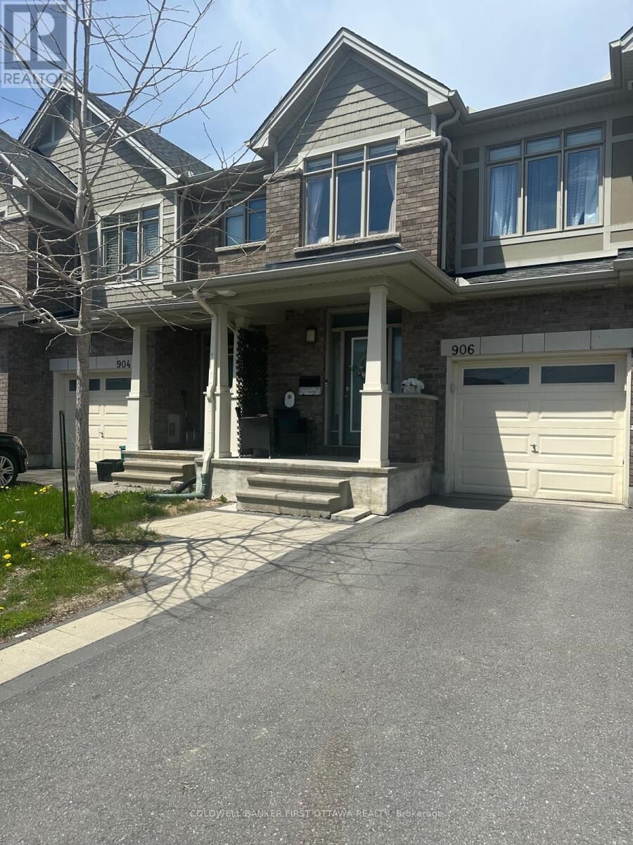 Property Photo: 906 Littlerock Street ON K1T 0N2