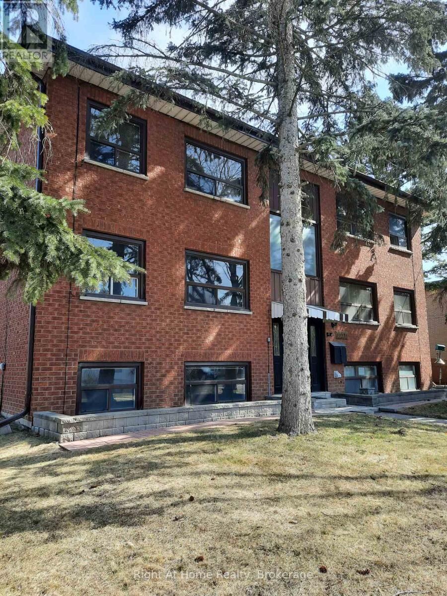 Property Photo:  1033 Ravine Road 1  ON L1H 4C9 