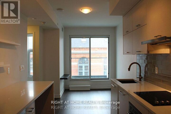 Property Photo: 106 Dovercourt Road 418 ON M6J 0G4