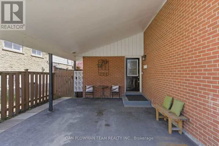 Property Photo:  653 Berwick Crescent  ON L1J 3E6 