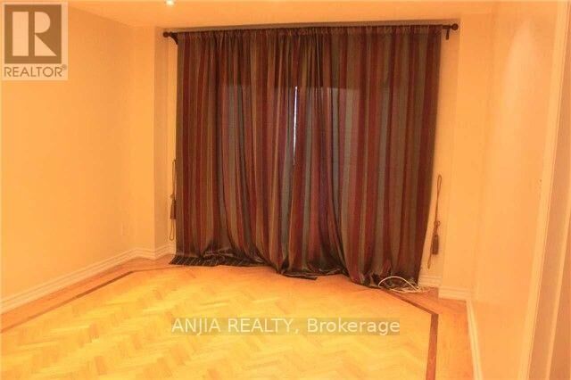 Property Photo:  51 Topham Crescent  ON L4C 9H2 