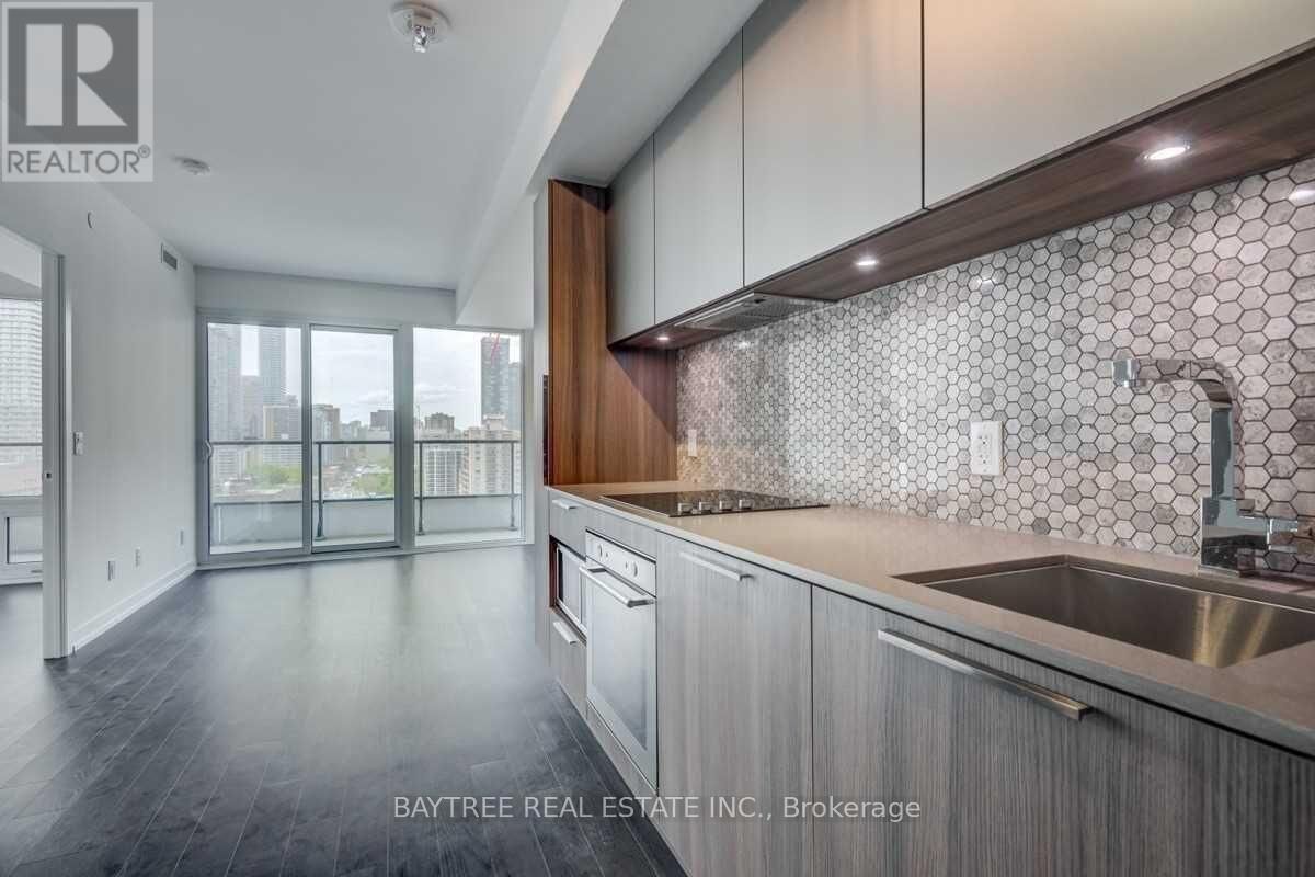 Property Photo:  85 Wood Street 2710  ON M4Y 0E8 