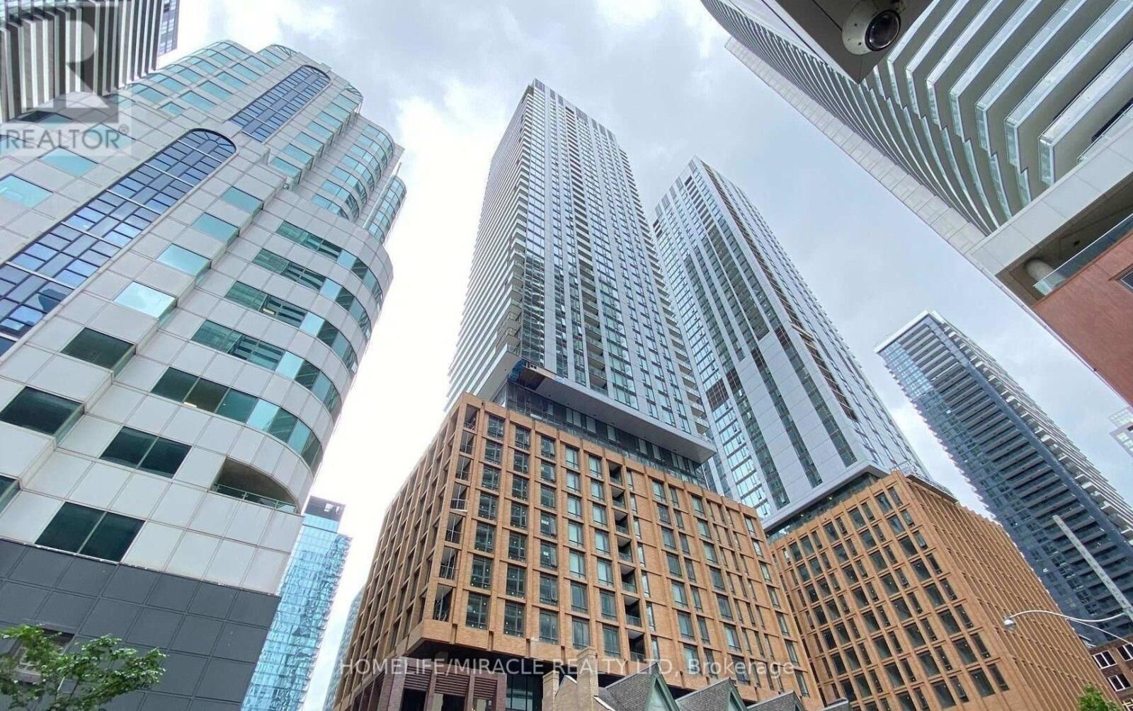 Property Photo: 8 Widmer Street 4207 ON M5V 0W6