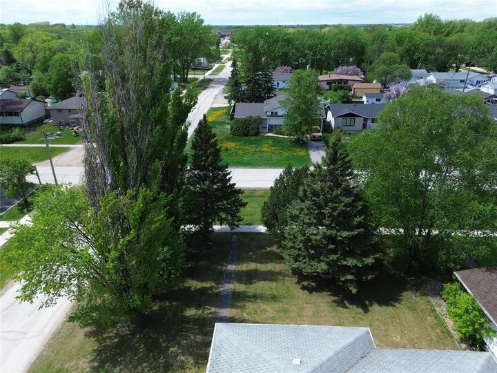 Property Photo: 47 5th Avenue MB R0C 1B0