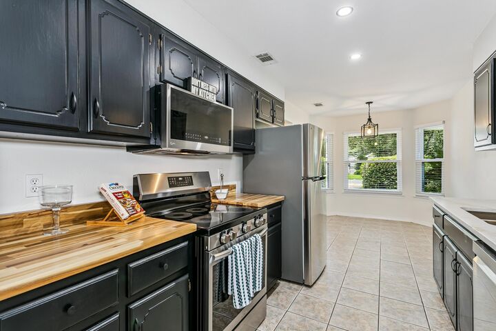 Property Photo: 625 Emerald Lane FL 32547