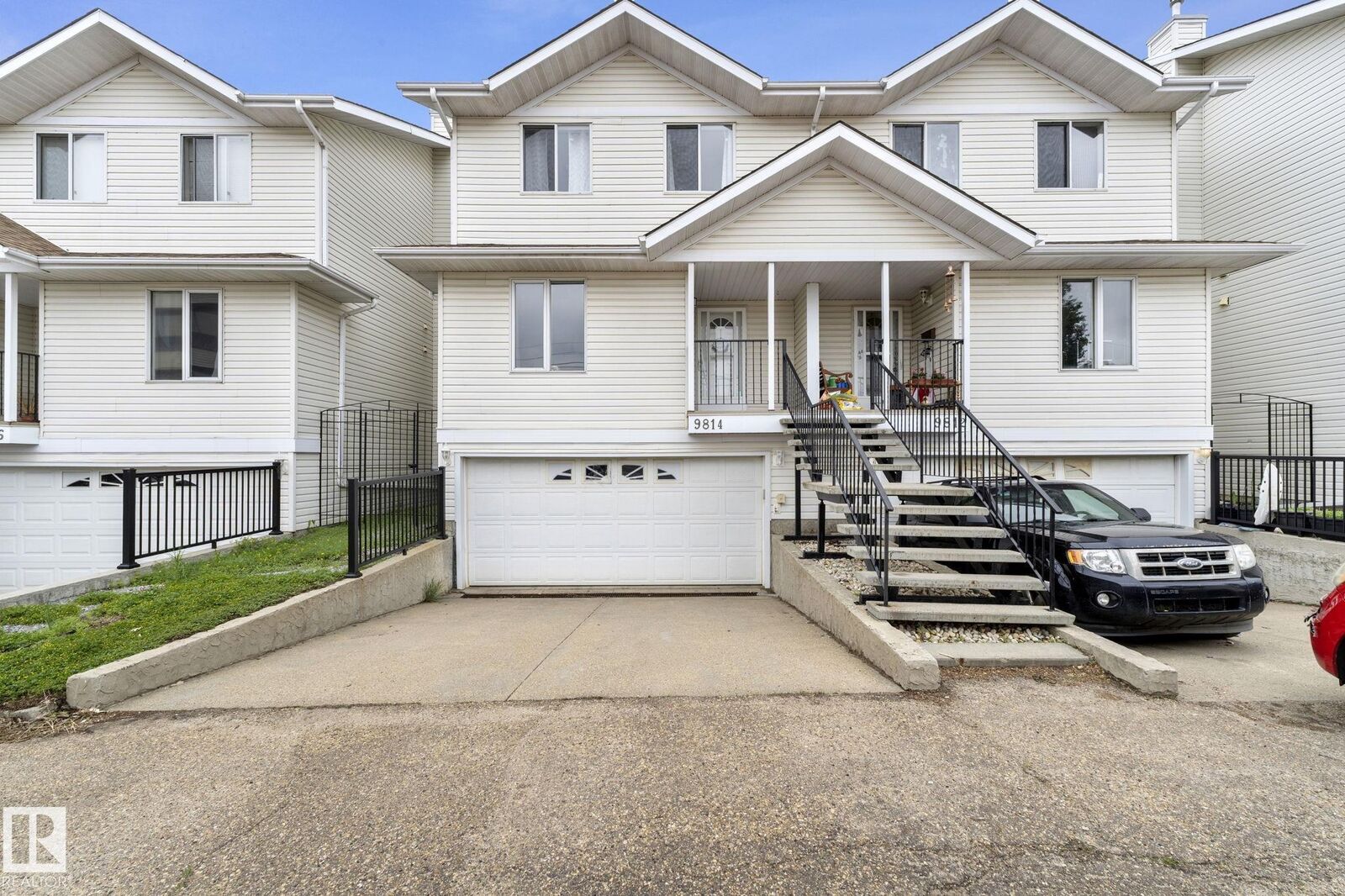 Property Photo:  9814 108A  AB T8L 4C7 
