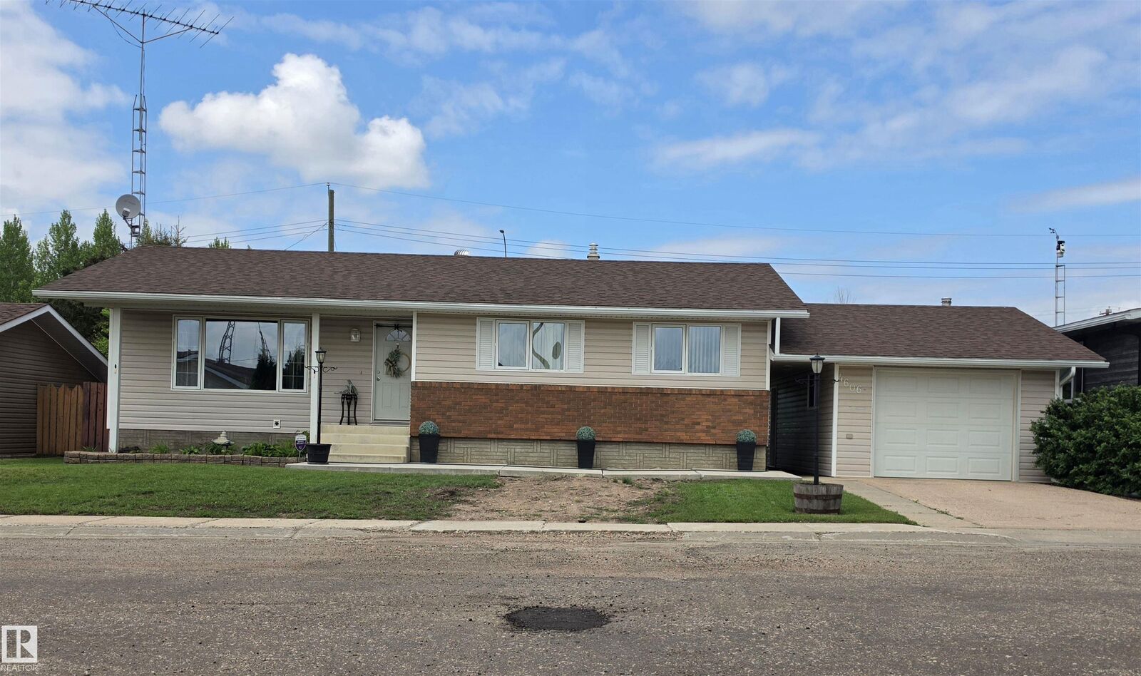 Property Photo: 4606 54 Avenue AB T0B 4K0