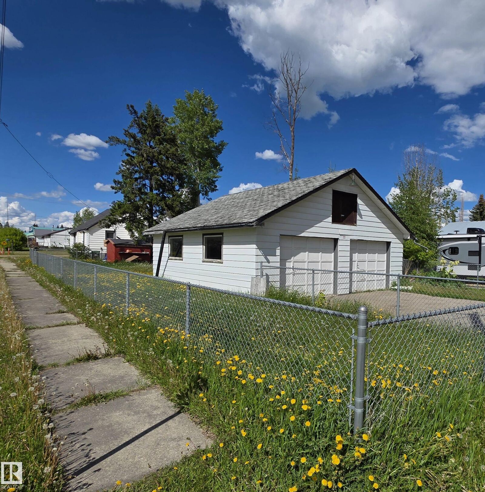 Property Photo:  5017 49 Ave  AB T0E 2S0 
