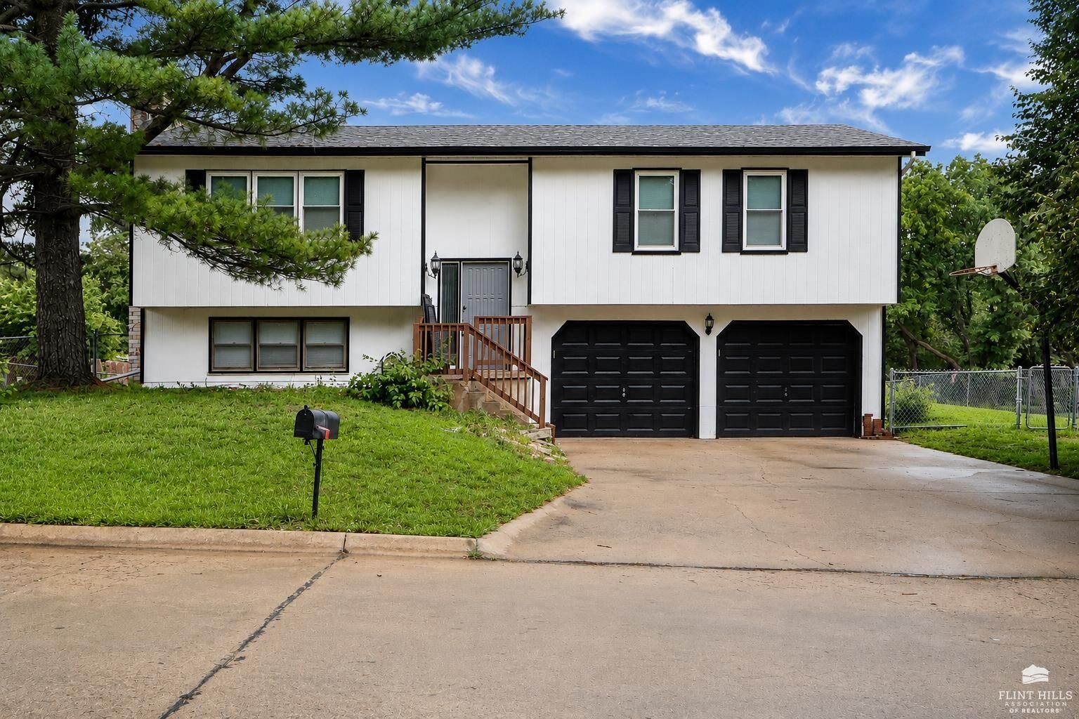 Property Photo:  1300 Frontier Lane  KS 66503 