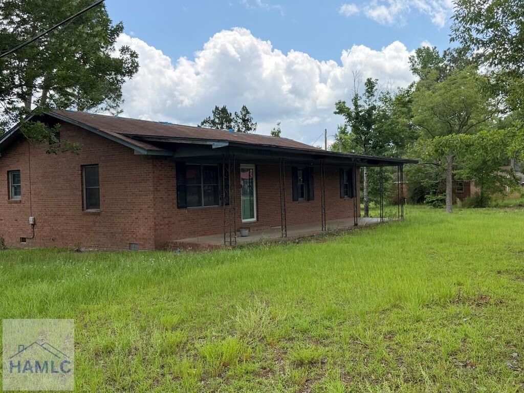 Property Photo: 706 Hwy 80 E GA 30401