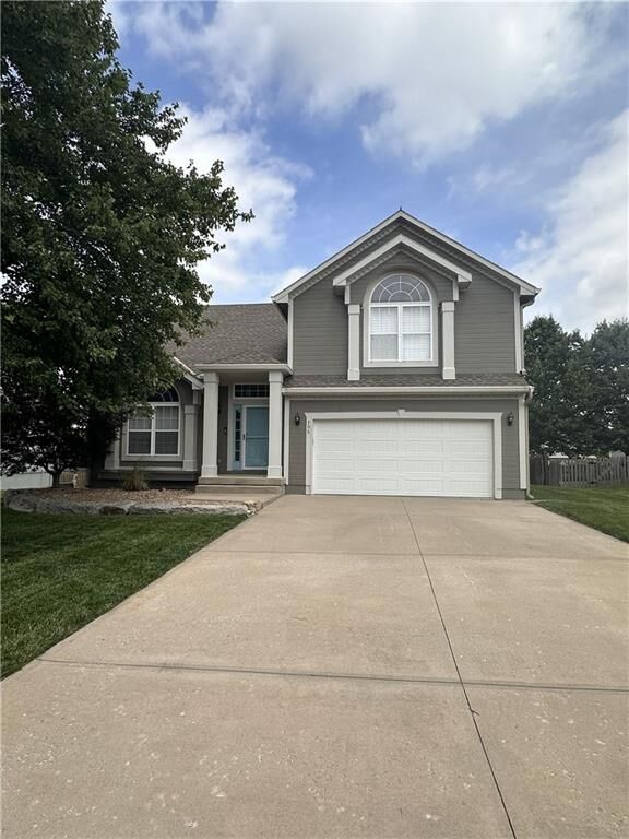Property Photo:  908 SE 15th Street  MO 64081 
