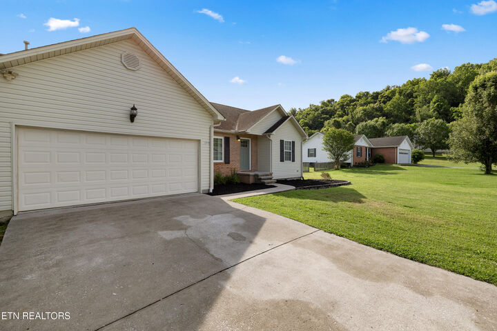 Property Photo:  1920 Hidden Springs Rd  TN 37914 
