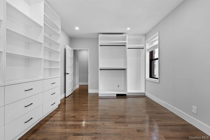 Property Photo:  325 Main Street 4D  NY 10601 