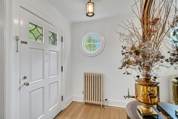 Property Photo:  83 Parkway W  NY 10552 