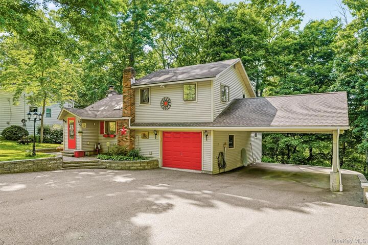 Property Photo:  5 Echo Trail  NY 10950 