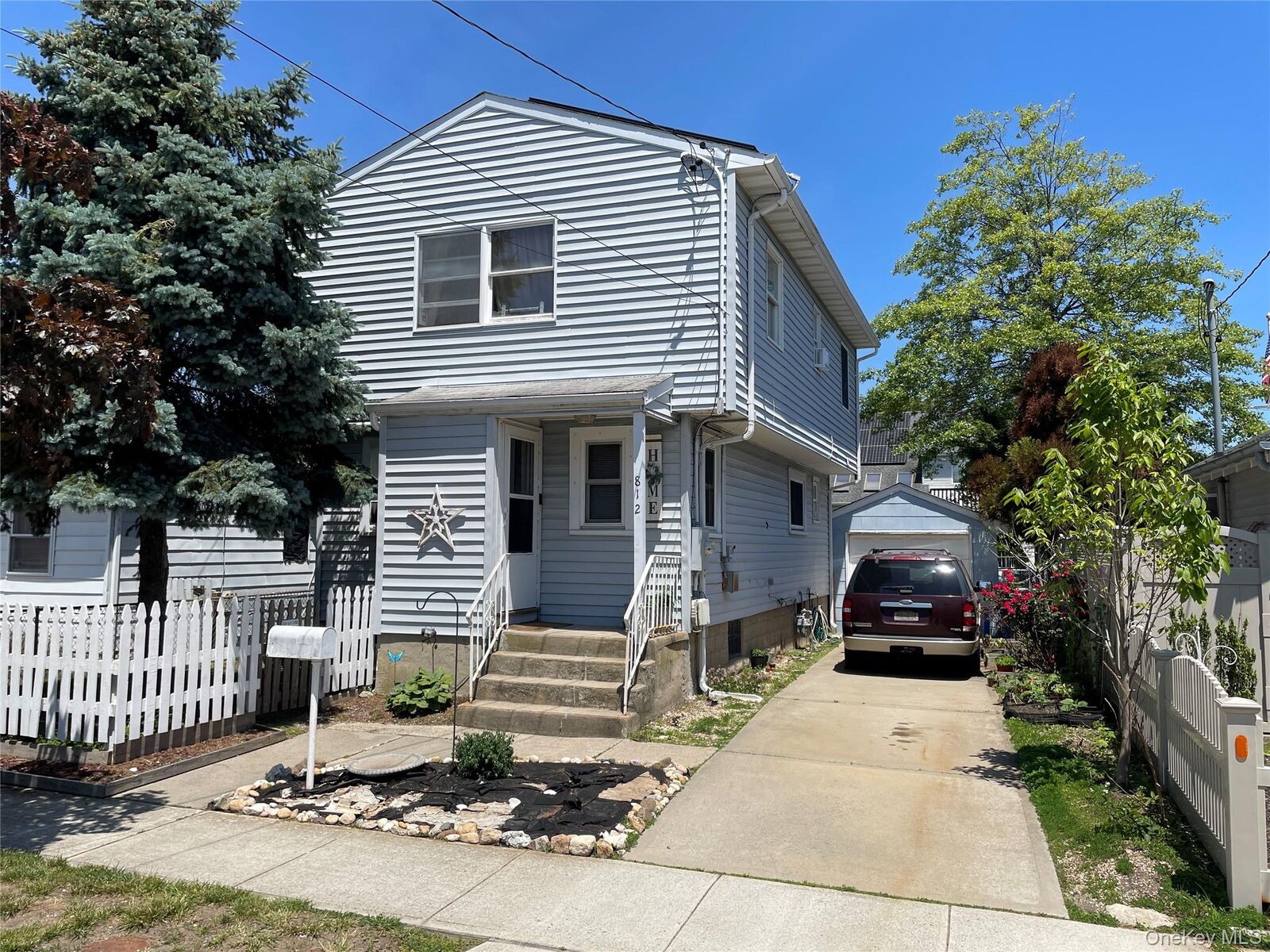 Property Photo:  812 S 6th Street  NY 11757 