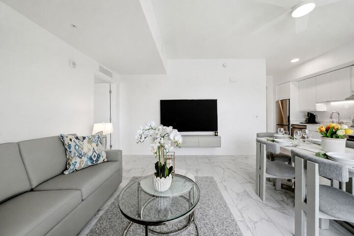 Property Photo: 411 E Shore Drive 713 FL 33767