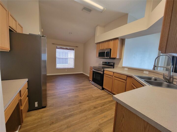 Property Photo:  1125 Lumsden Pointe Boulevard  FL 33594 