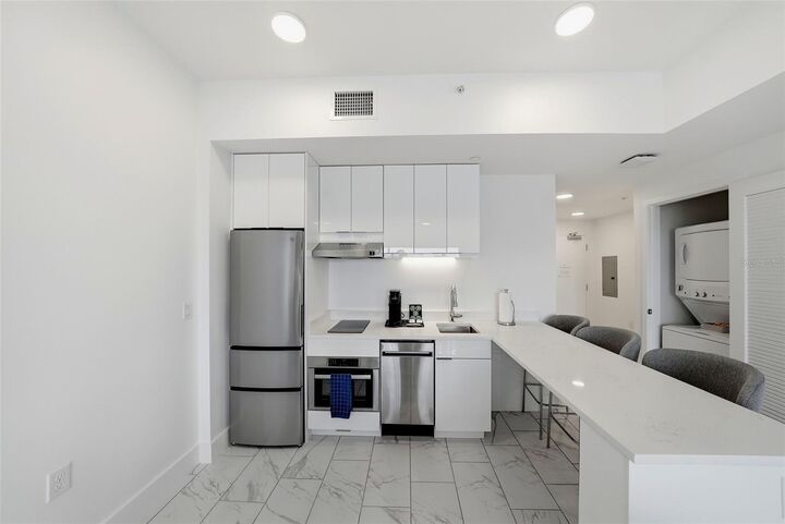 Property Photo:  411 E Shore Drive 508  FL 33767 