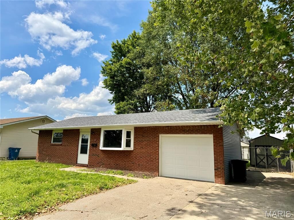 Property Photo:  123 Irwin Street  IL 62024 