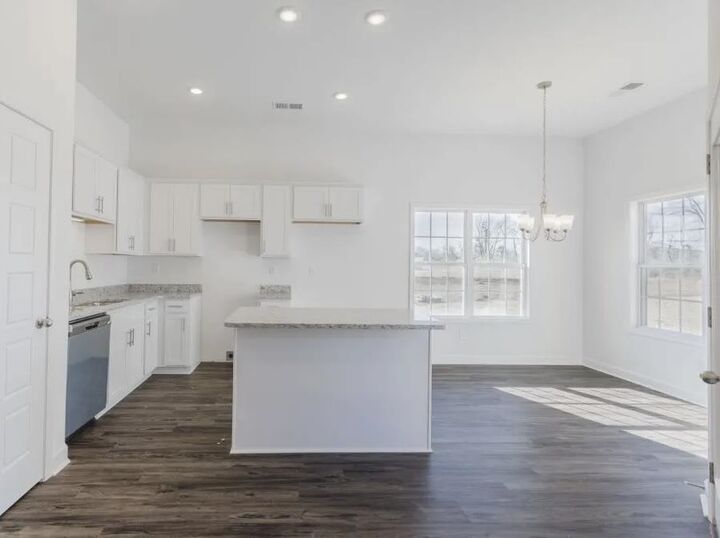 Property Photo:  125 Summer Rose Ln  TN 38068 