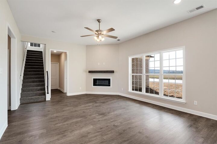 Property Photo:  125 Summer Rose Ln  TN 38068 