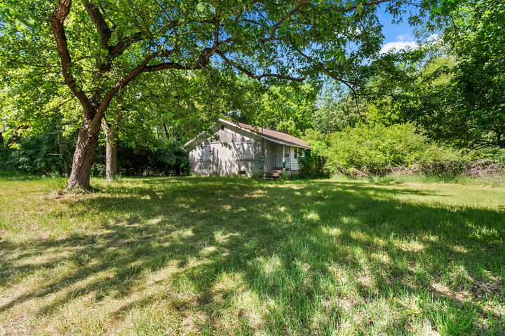 Property Photo: 10 S Wolcott Street MI 49242