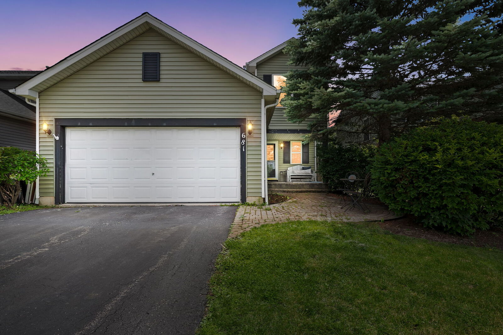 Property Photo:  681 W Huron Hills Trail  IL 60073 