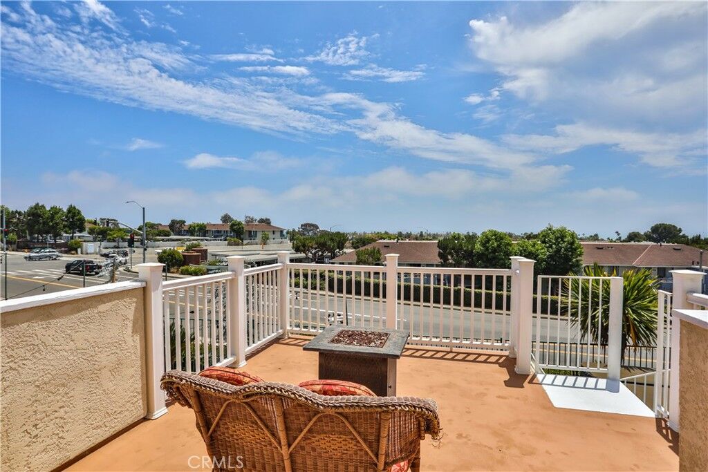 Property Photo: 2330 Avenida Marejada CA 92673