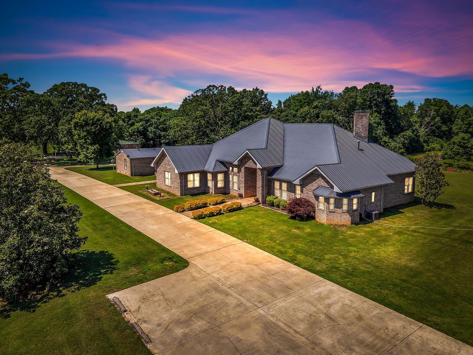 Property Photo:  555 Randall Hitchcock Rd  TN 38581 