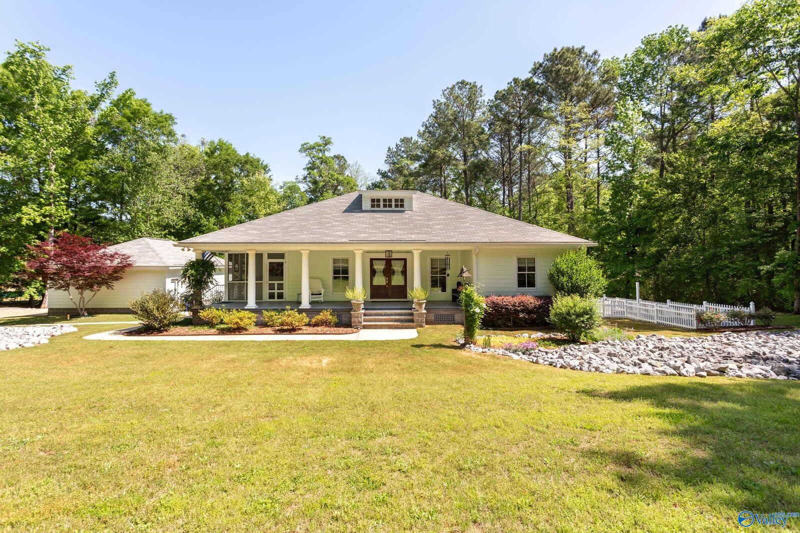 Property Photo:  203 Quinn Drive  AL 35903 